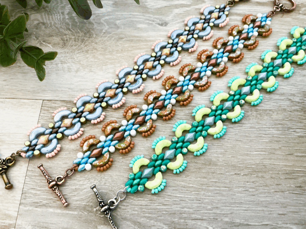 Free pattern: Arcos Par Puca Scallop Bracelet by Danielle Wickes for Jill Wiseman Designs